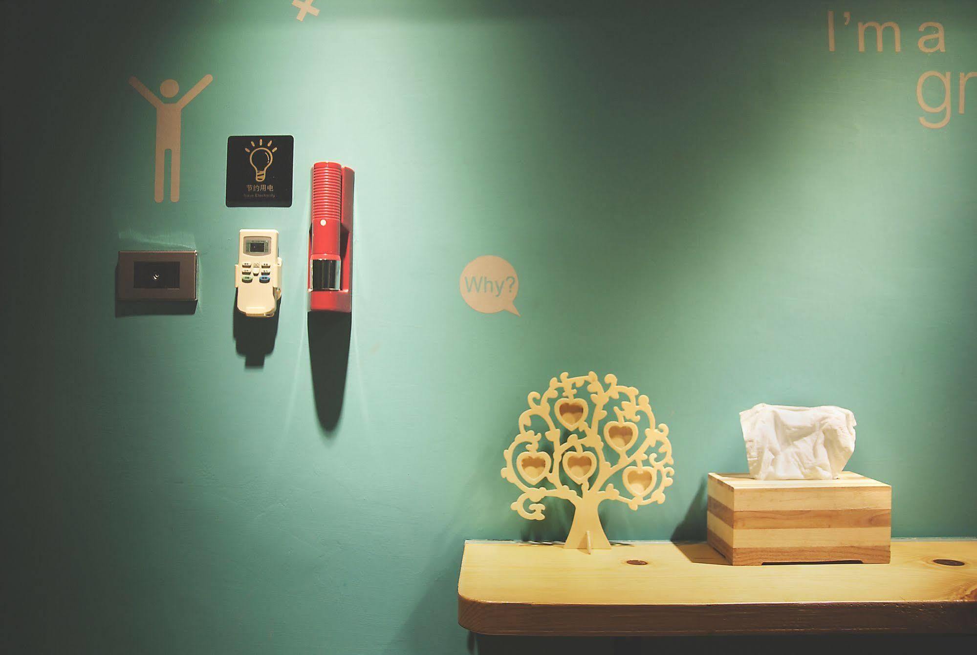 Leo Ho Hostel Tainan Buitenkant foto