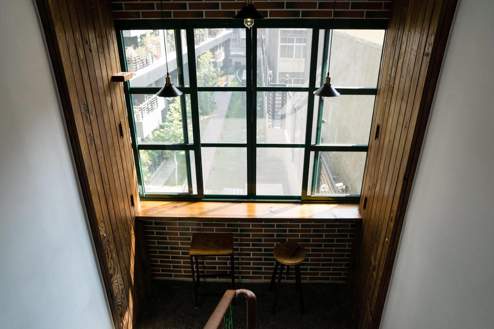 Leo Ho Hostel Tainan Buitenkant foto