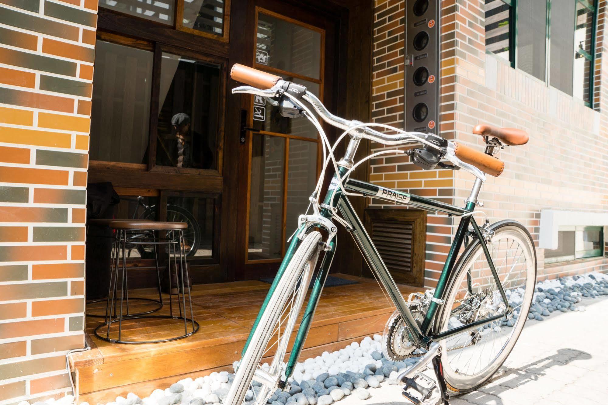 Leo Ho Hostel Tainan Buitenkant foto